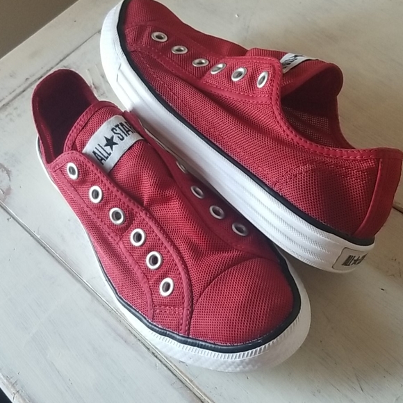 red laceless converse